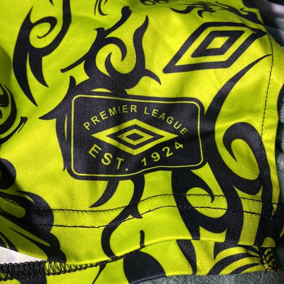 NWOT Urban Outfitters Exclusive Umbro size large button down polyester - Picture 6 of 7